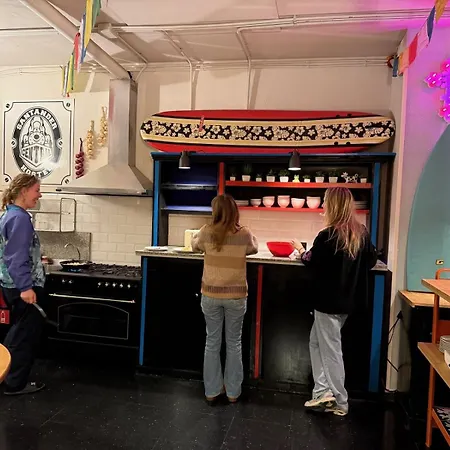 Santander Central Hostel אכסניה *