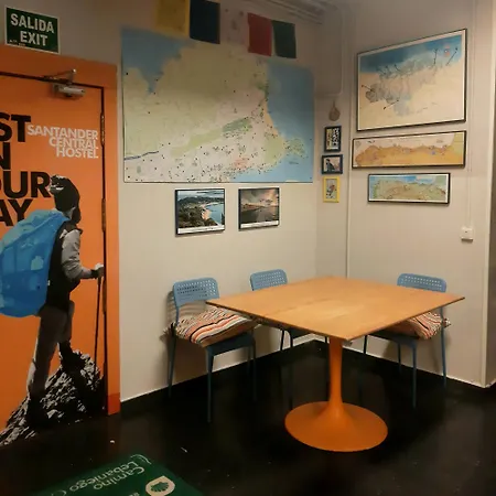 Santander Central Hostel אכסניה *