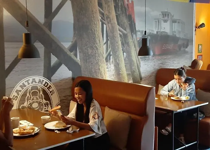 Santander Central Hostel * Сантандер