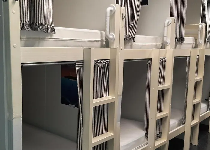 桑坦德中央旅舍 *