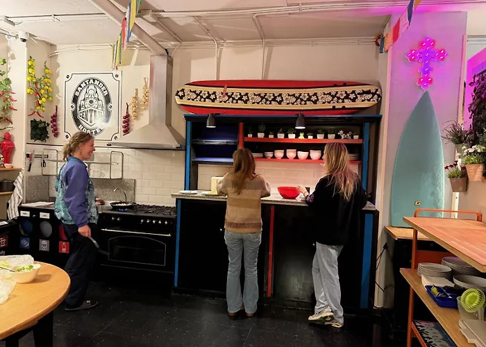 Santander Central Hostel אכסניה *