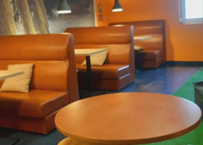 桑坦德中央旅舍 *