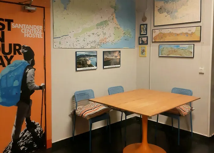 Santander Central Hostel Хостел *